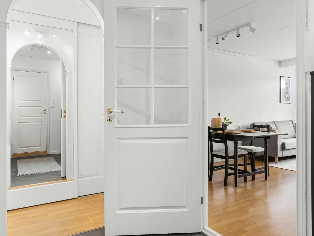 hallway-painting-white-internal-glazed-door-bright-white-walls-preston-rose-decor hallway painting white internal glazed door bright white walls preston rose decor