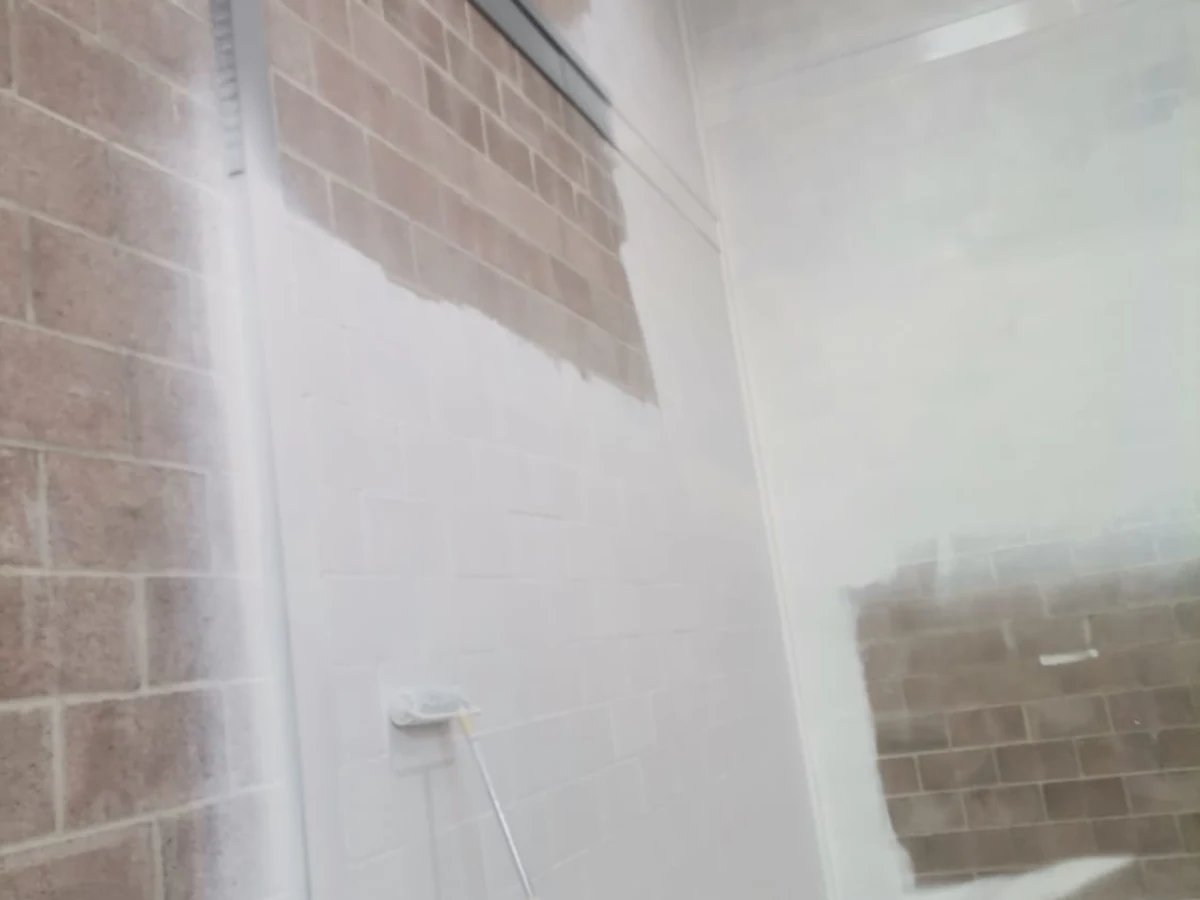 interior-commercial-warehouse-white-painted-walls-preston-rose-decor interior commercial warehouse white painted walls preston rose decor 1