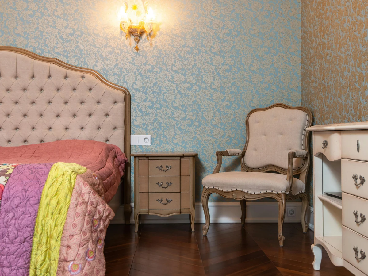 wallpaper-hanging-ornate-blue-floral-pattern-traditional-bedroom-parquet-floor-preston-rose-decor wallpaper hanging ornate blue floral pattern traditional bedroom parquet floor preston rose decor