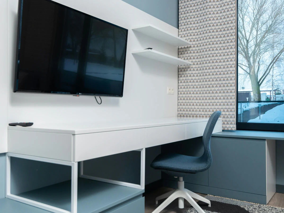 wallpaper-hanging-patterned-feature-wall-blue-office-room-preston-rose-decor wallpaper hanging patterned feature wall blue office room preston rose decor